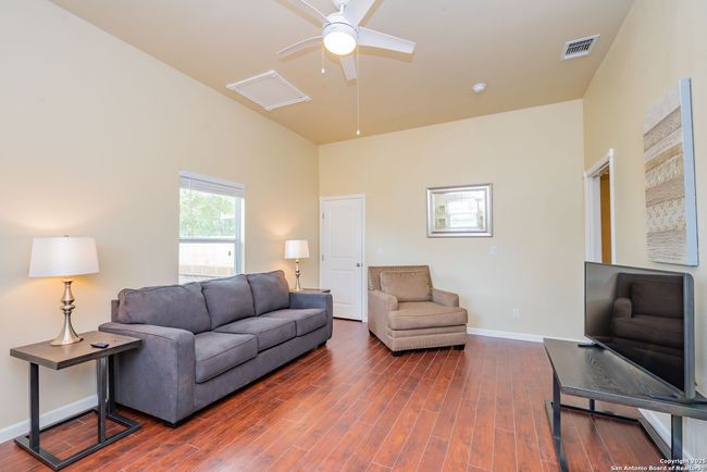 412 Warren St, House other with 7 bedrooms, 6 bathrooms and null parking in San Antonio TX | Image 4