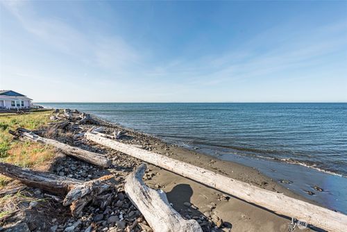 381 3 Crabs Rd, Sequim, WA, 98382-7860 | Card Image