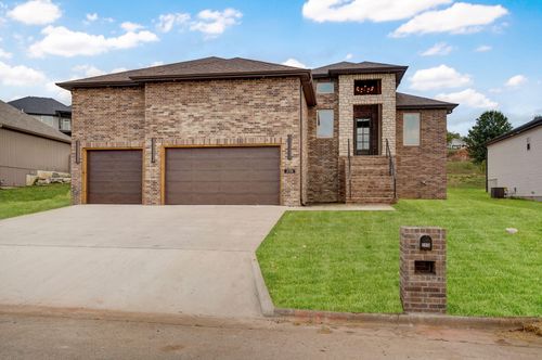 2118 N Bradbury Ln, Ozark, MO, 65721-8042 | Card Image