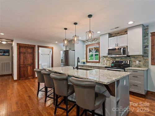 1903 Mauney Cove Rd, Waynesville, NC, 28786-6290 | Card Image