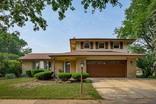 1813 E Maya Ln, Mount Prospect, IL, 60056-1681 | Card Image