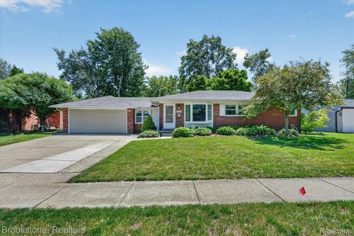 23784 Linne St, Clinton Township, MI, 48035-4608 | Card Image