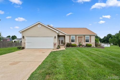213 E Ash Rd, Warrenton, MO, 63383-4428 | Card Image