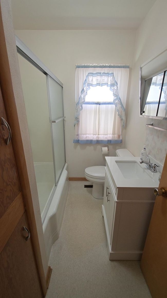304 N Sleeper St, House other with 3 bedrooms, 2 bathrooms and null parking in Everly IA | Image 9