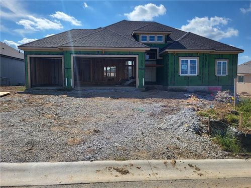 4490 145th Ter, Basehor, KS, 66007-9796 | Card Image