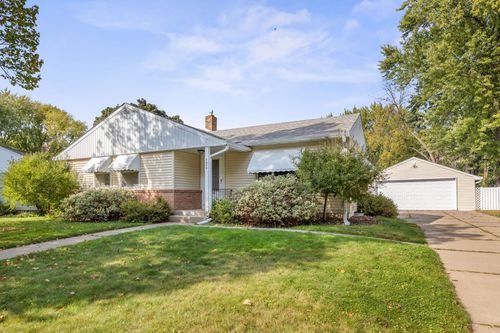 1435 Price Ave, Maplewood, MN, 55109-4533 | Card Image