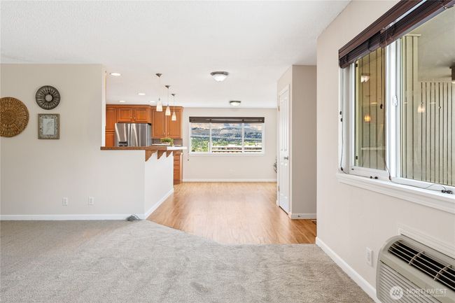 Living Room w/New Carpet | Image 6