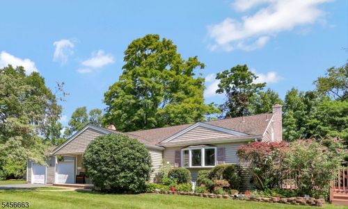 8 Libby Ave, Pompton Plains, NJ, 07444-1610 | Card Image