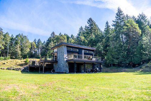 5582 Hooson Rd, Pender Island, BC, V0N2M1 | Card Image
