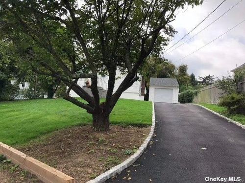 9 North St, Glen Head, NY, 11545-1806 | Card Image