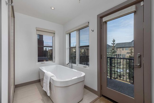 404 Aspen Meadows Hill Sw, Townhouse with 3 bedrooms, 4 bathrooms and 2 parking in Calgary AB | Image 23