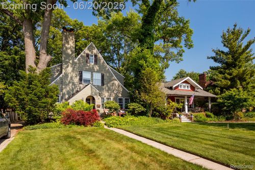 55 Oakdale Blvd, Pleasant Ridge, MI, 48069-1035 | Card Image