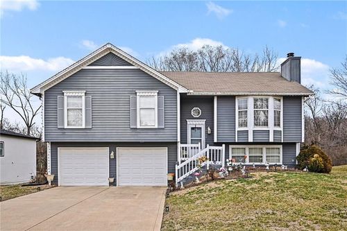 8704 Cleveland Ave, Kansas City, KS, 66109-1927 | Card Image