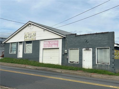 205 S Main St, King, NC, 27021-9012 | Card Image