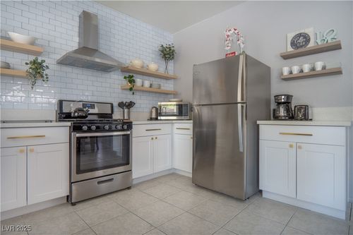 2401 Predera Ave, Henderson, NV, 89052-4950 | Card Image