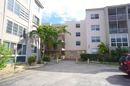 203-2821 Somerset Dr, Lauderdale Lakes, FL, 33311-1955 | Card Image