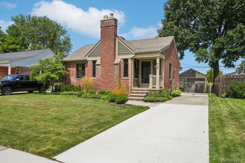 912 Cedarhill Dr, Royal Oak, MI, 48067-1203 | Card Image