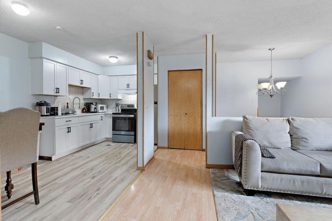 4421 Cinnamon Ridge Cir, Home with 3 bedrooms, 2 bathrooms and null parking in Eagan MN | Image 4