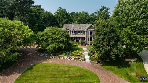 2890 Autumn Woods Dr, Chaska, MN, 55318-1145 | Card Image