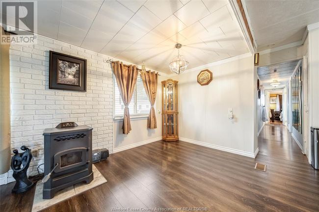 5 Elm Crt, Home with 2 bedrooms, 1 bathrooms and null parking in Mcgregor ON | Image 14