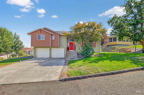 1705 Swallows Nest Loop, Clarkston, WA, 99403-1727 | Card Image