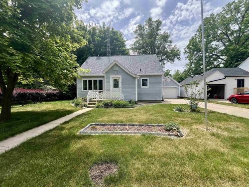 303 Garfield Ave, Evansville, WI, 53536-1011 | Card Image