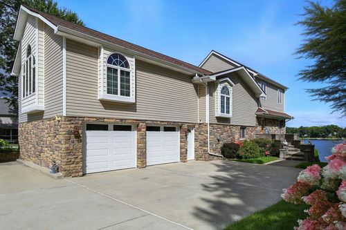 3160 Lexington Rd, Waterford, MI, 48328-1621 | Card Image