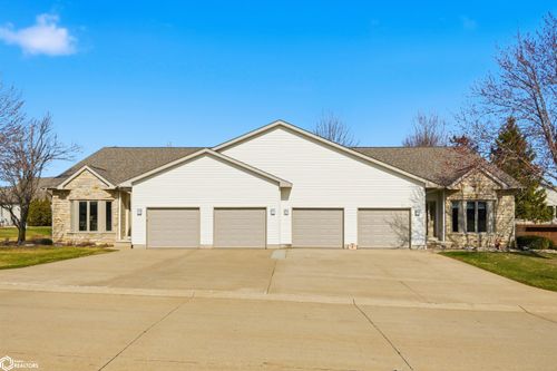 5569 Oak Hills Dr, Burlington, IA, 52601-8666 | Card Image