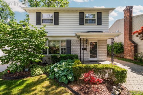 10065 Hart Ave, Huntington Woods, MI, 48070-1125 | Card Image