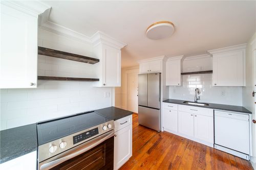 apt-5-21 Division St, East Greenwich, RI, 02818-3817 | Card Image