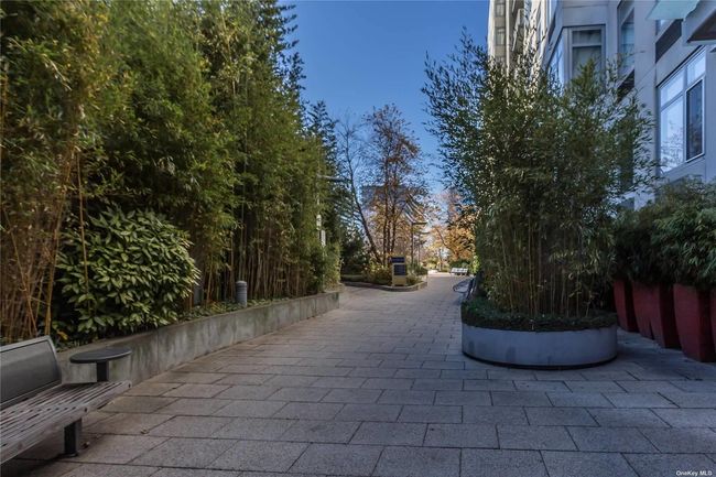 APT-1806 - 40 College Point Blvd, Condo with 2 bedrooms, 2 bathrooms and null parking in Flushing NY | Image 19