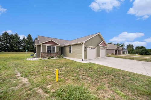 784 Meadows Ct, Grass Lake, MI, 49240-8973 | Card Image