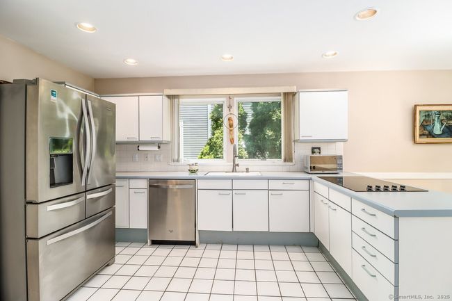 APT-2 - 230 New Canaan Ave, Condo with 3 bedrooms, 3 bathrooms and 3 parking in Norwalk CT | Image 11