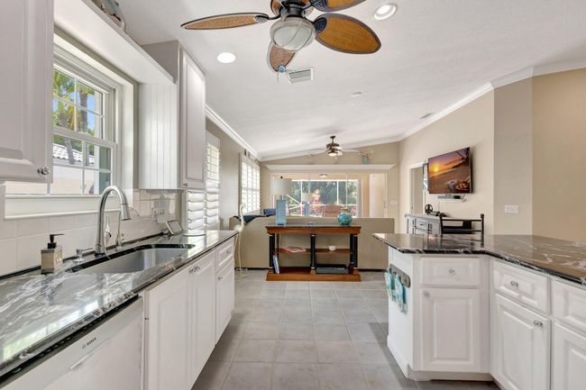 3484 Se Cormorant Pl, Condo with 2 bedrooms, 2 bathrooms and null parking in Hobe Sound FL | Image 4