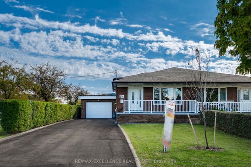 3692 Crabtree Cres, Mississauga, ON, L4T1S6 | Card Image