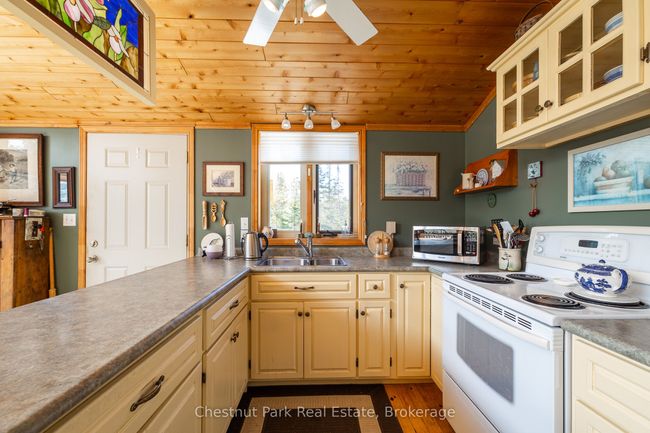 39 Hatt St, House other with 2 bedrooms, 1 bathrooms and 4 parking in Tobermory ON | Image 14
