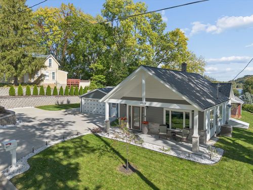 3215 Garfield St, Clinton, IA, 52732-1439 | Card Image