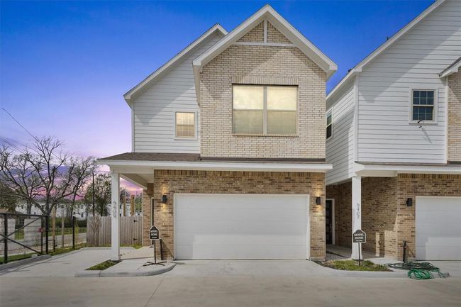 304 Chobani Lane, Home with 3 bedrooms, 2 bathrooms and null parking in Houston TX | Image 1