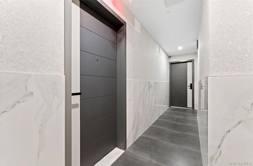 3e-13243 Metropolitan Ave, Richmond Hill, NY, 11418-1949 | Card Image