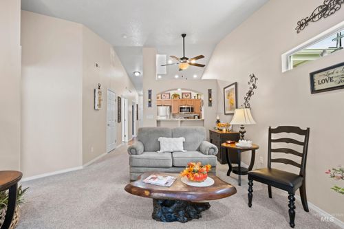 105 E Waterbury Ln, Meridian, ID, 83646-5546 | Card Image