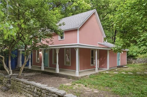 88 Grand Ave, Eureka Springs, AR, 72632-9537 | Card Image