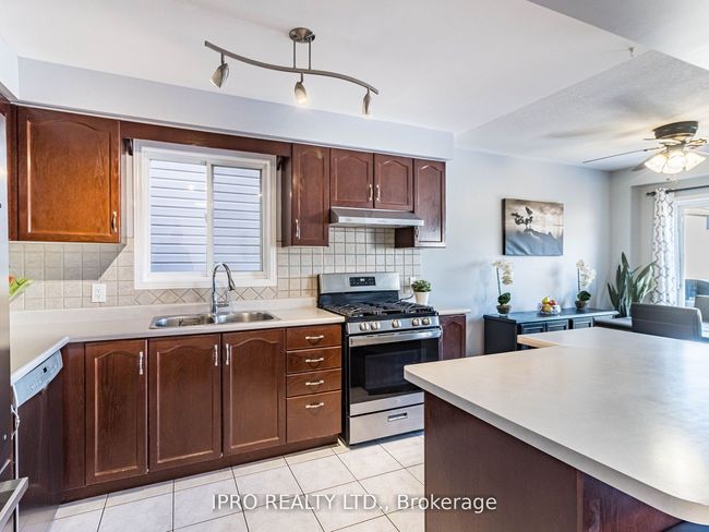 182 Highbury Dr, House attached with 3 bedrooms, 3 bathrooms and 4 parking in Stoney Creek ON | Image 6
