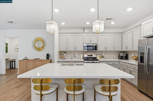 5 Brookdale Ct, Pittsburg, CA, 94565-5593 | Card Image