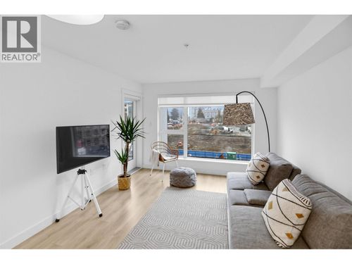 309-1519 Crown St, North Vancouver, BC, V7J1G6 | Card Image