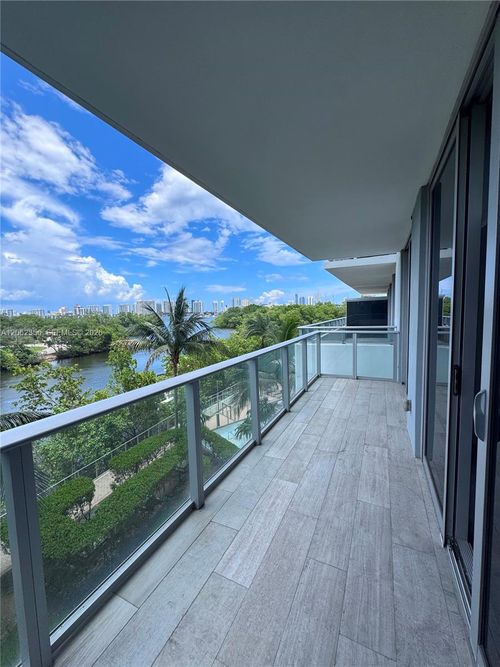 305-16385 Biscayne Blvd, Aventura, FL, 33160-5450 | Card Image