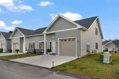 12 W Valley Cir, West Warwick, RI, 02893-1861 | Card Image