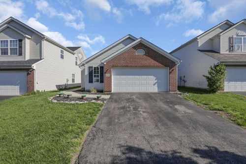6880 Riding Trail Dr, Canal Winchester, OH, 43110-7826 | Card Image