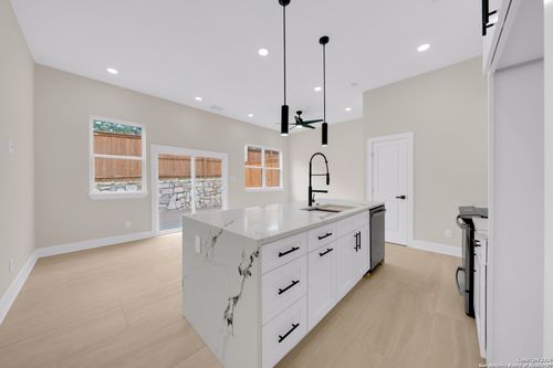 701-11710 Vance Jackson Rd, San Antonio, TX, 78230 | Card Image