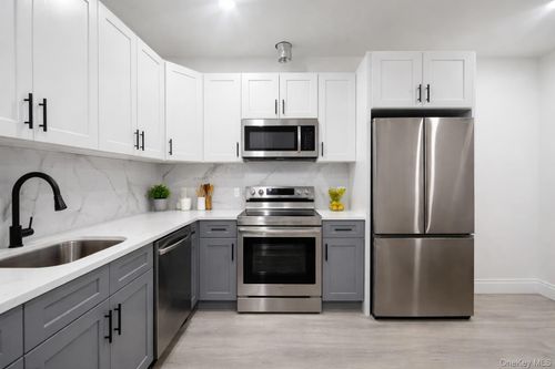 9209 88th Avenue, New York, NY, 11421 | Card Image