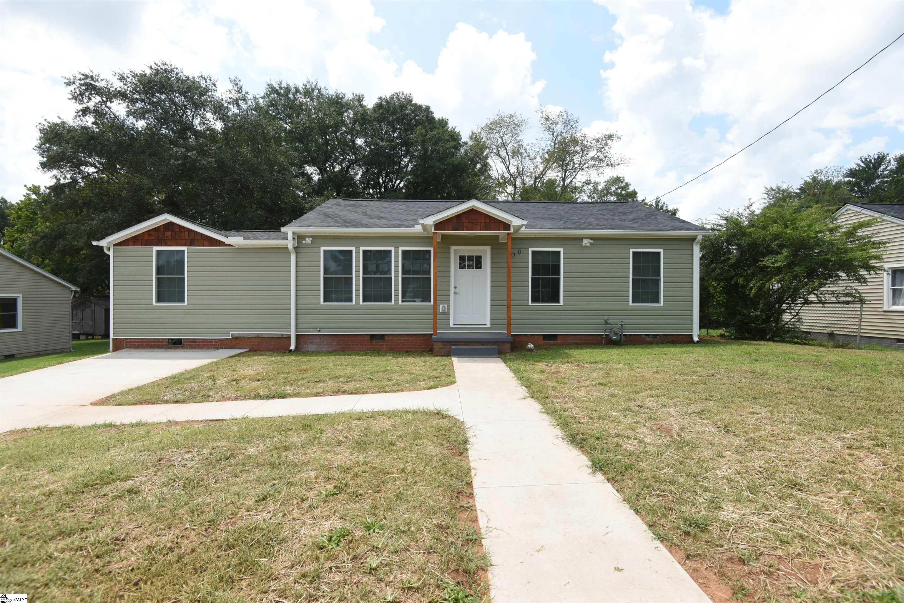 Mountain View Ave, Greer, SC 29650